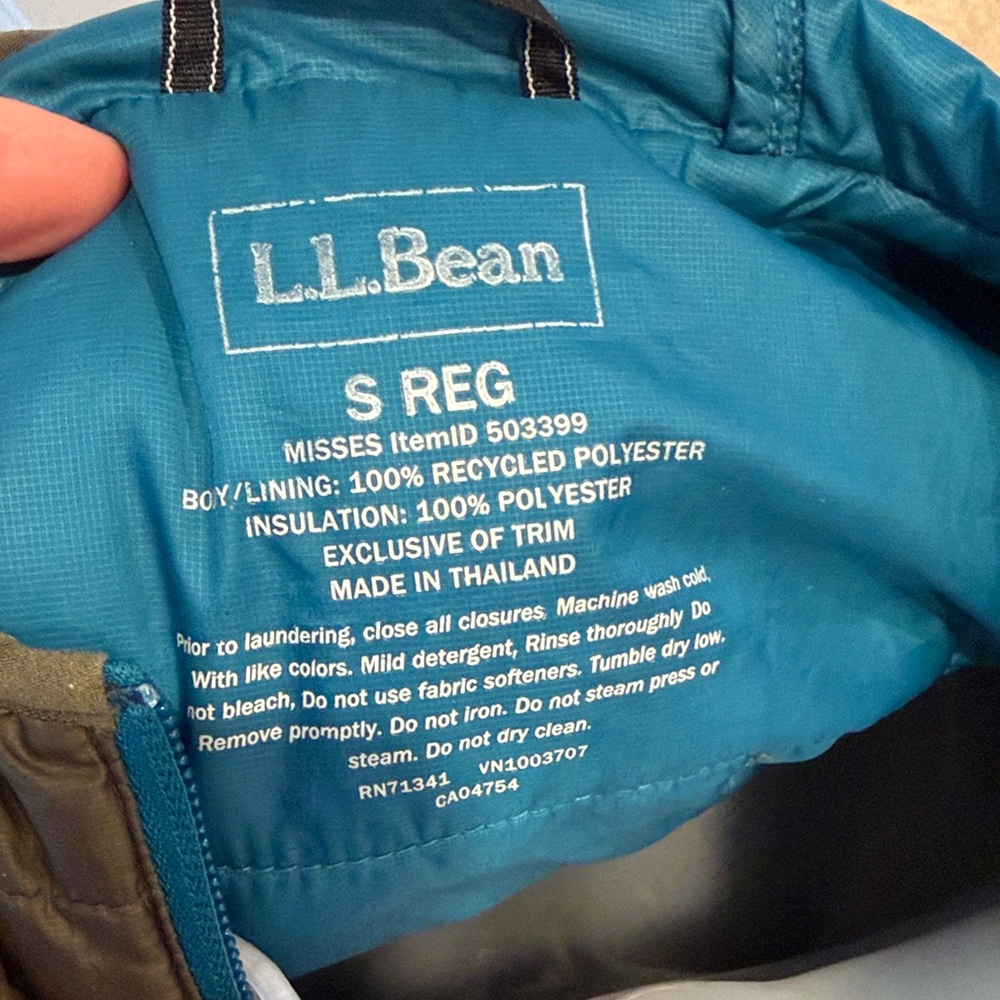 L.L.Bean PrimaLoft Packaway Hooded Jacket in olive green with teal accents - Picture 7 of 16